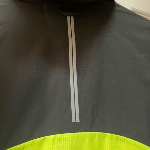 Running jacket - Picture 4 of 4